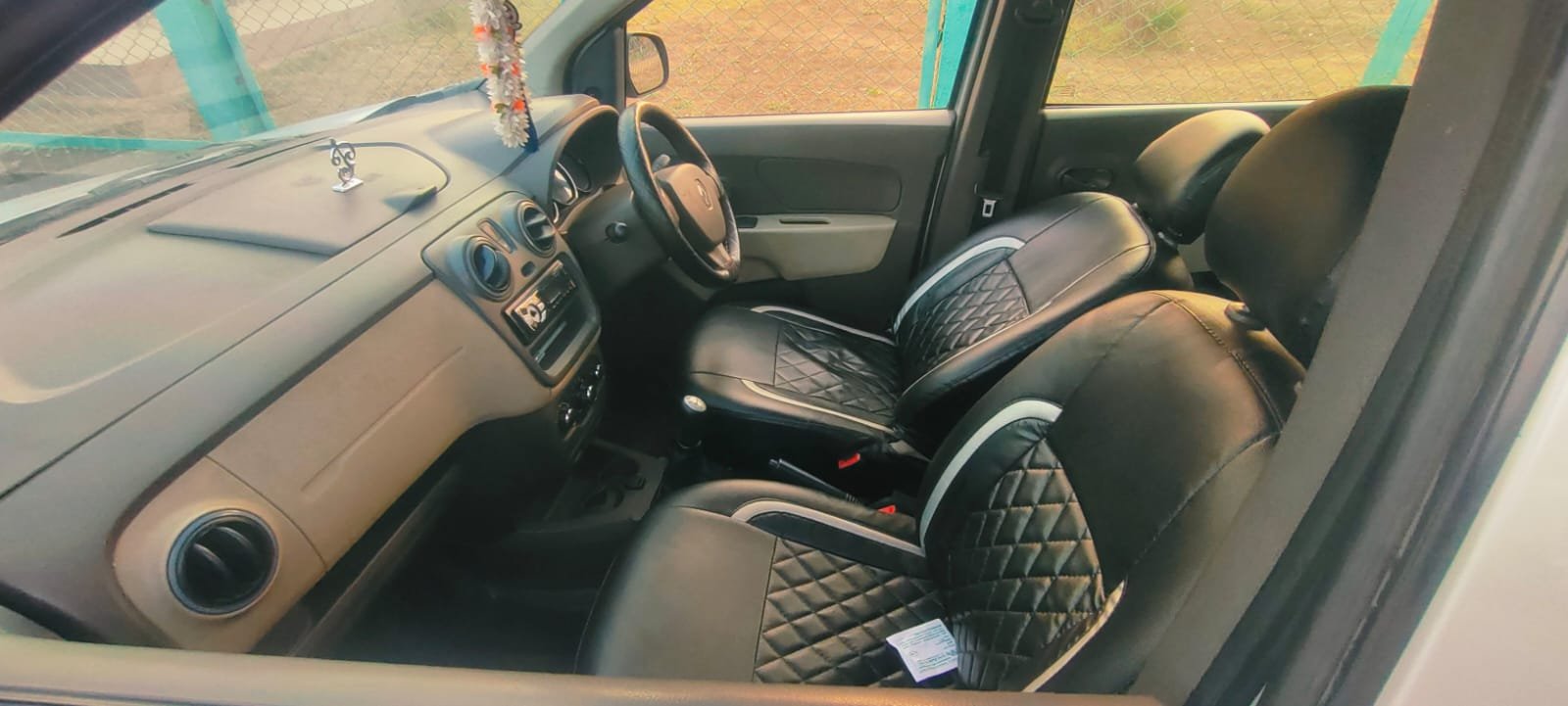 Meenakshi Travels Image 2